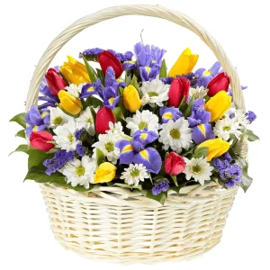 Цветы в корзине с ирисами